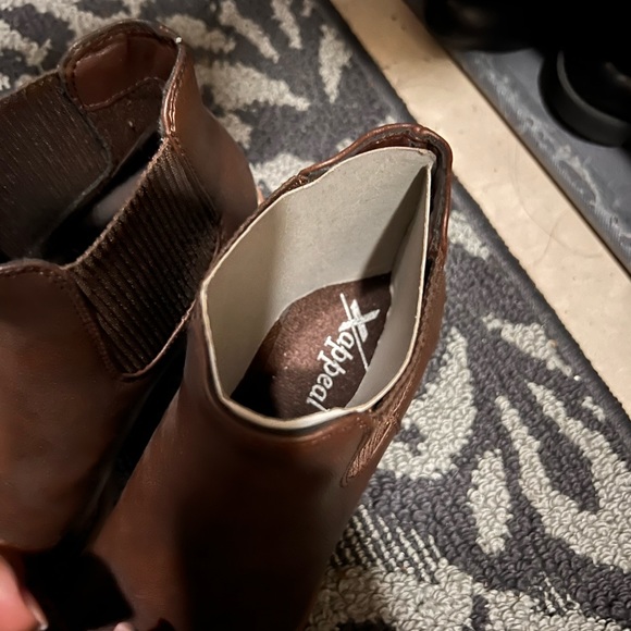 New brown ankle booties - Picture 3 of 4